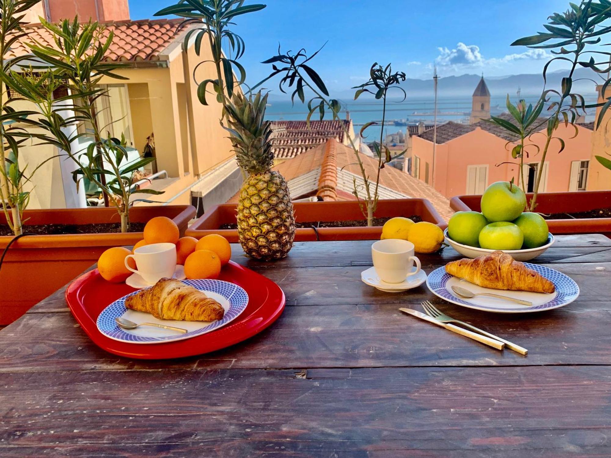 Oasi Urbana Con Terrazza E Vista Apartment Каляри Екстериор снимка