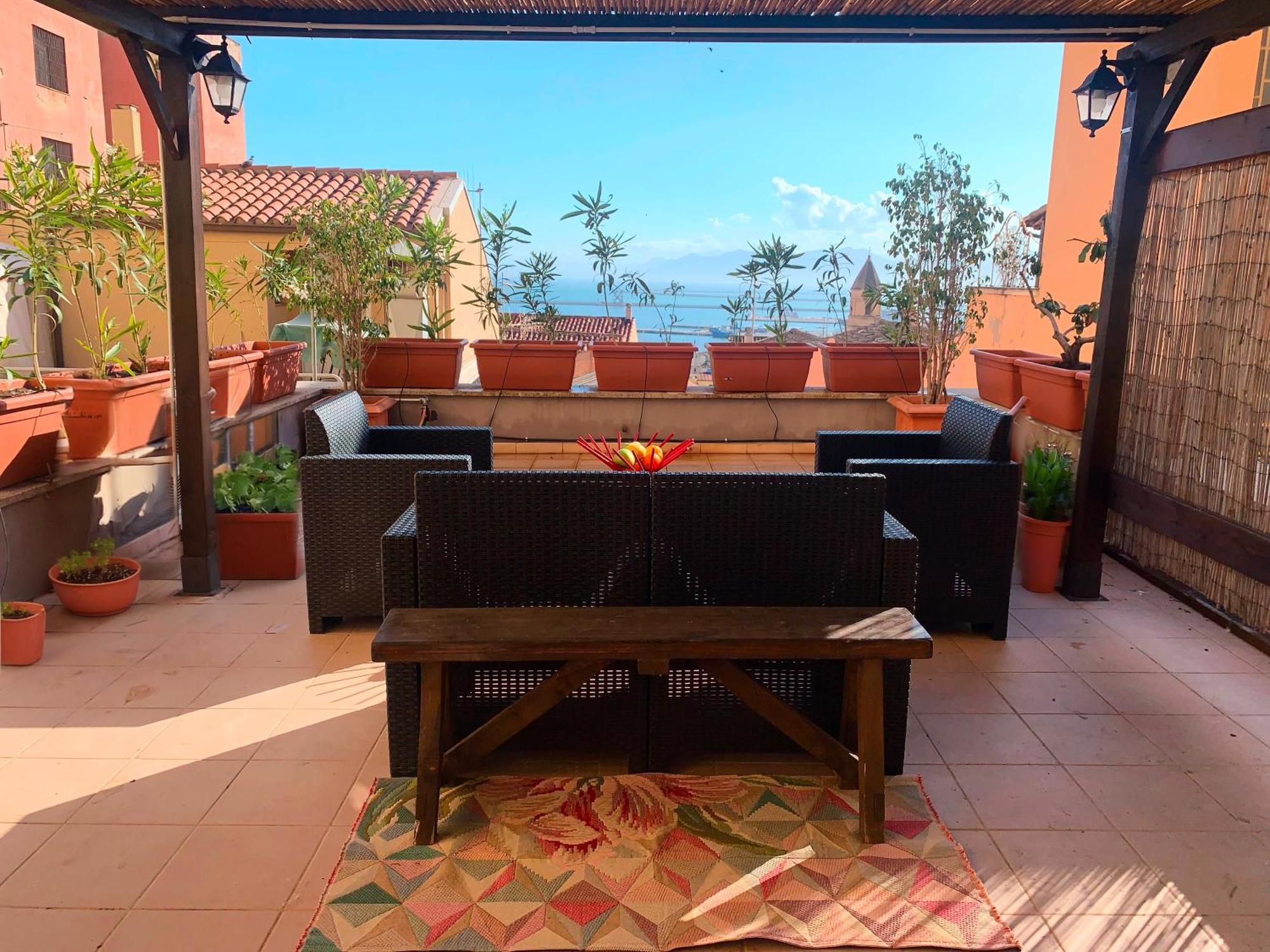 Oasi Urbana Con Terrazza E Vista Apartment Каляри Екстериор снимка