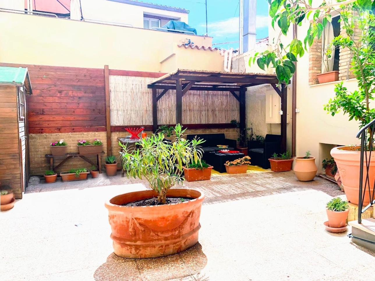 Oasi Urbana Con Terrazza E Vista Apartment Каляри Екстериор снимка