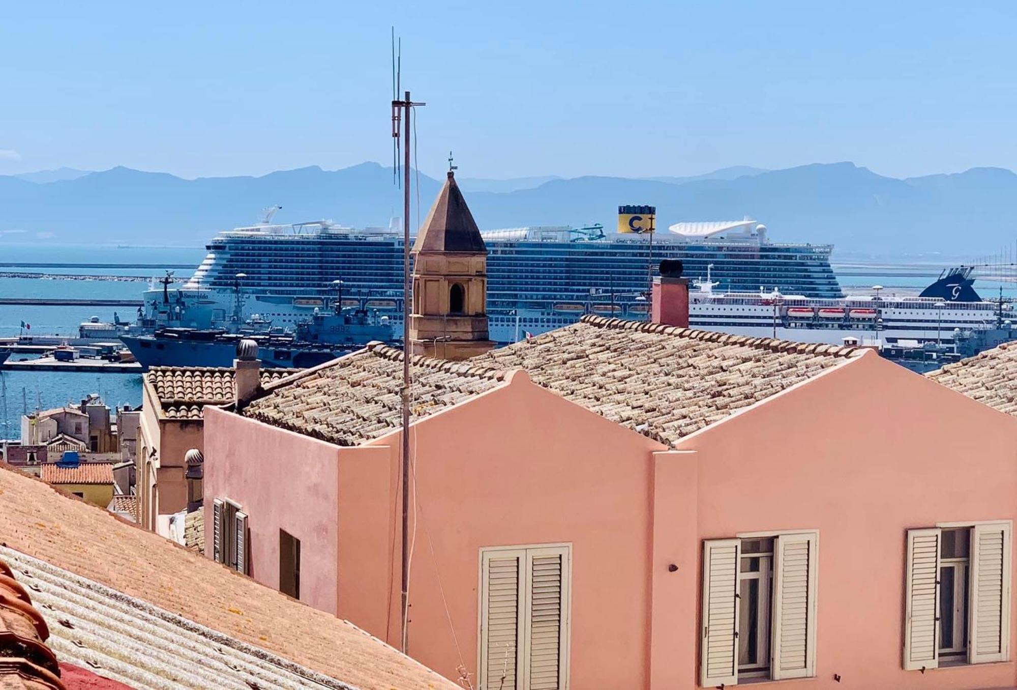 Oasi Urbana Con Terrazza E Vista Apartment Каляри Екстериор снимка